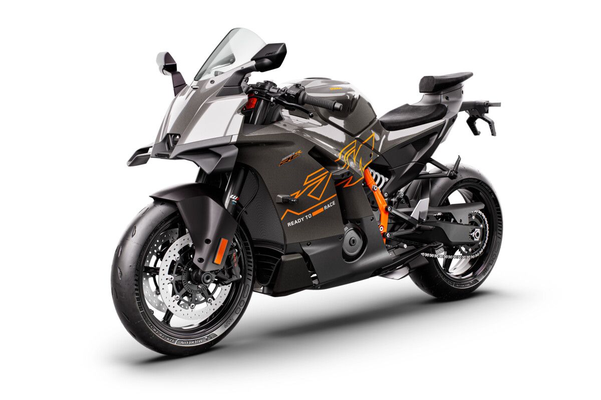 MY26 KTM 990 RC R STUDIO 3
