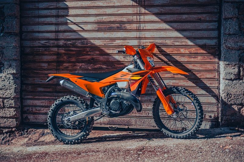 704638 MY26 KTM 300 EXC Static Static STATIC