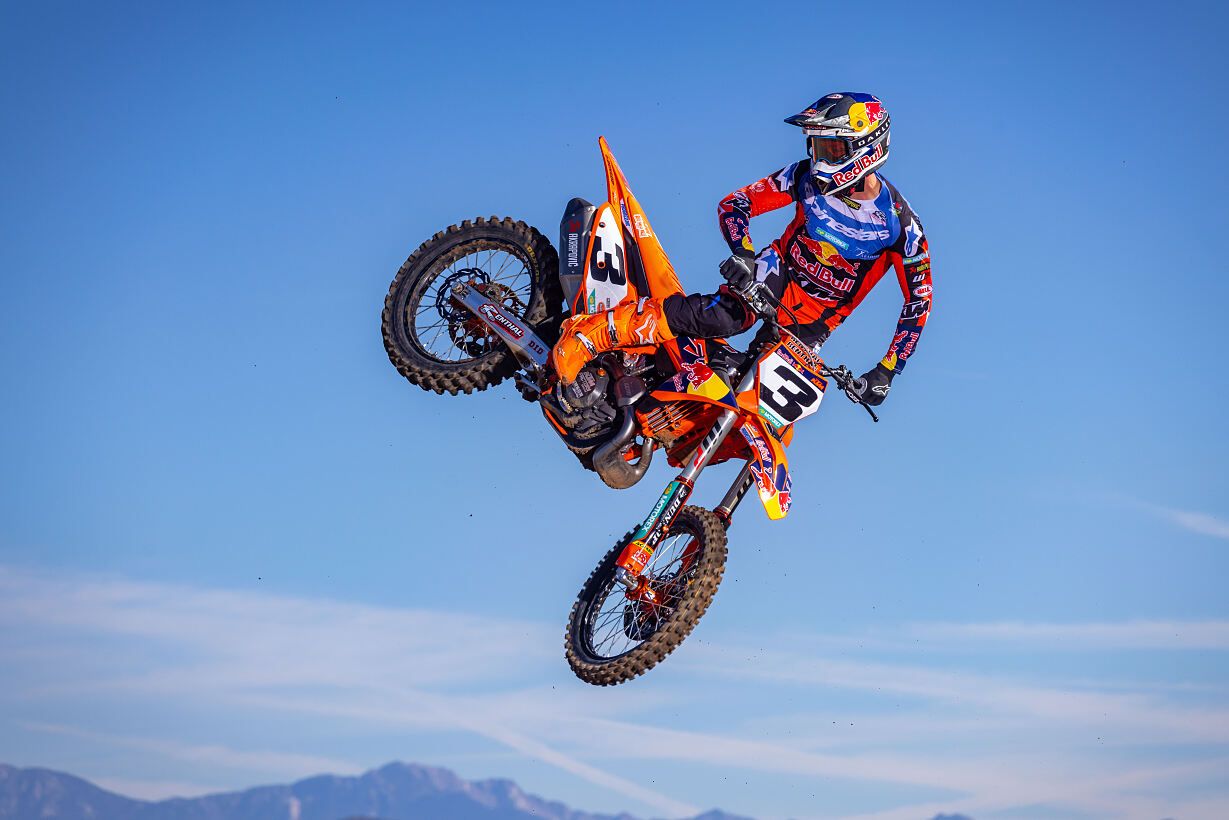 724360 Red Bull KTM Factory Racing 2026 Eli Tomac Team Shooting Red Bull KTM SX 2026