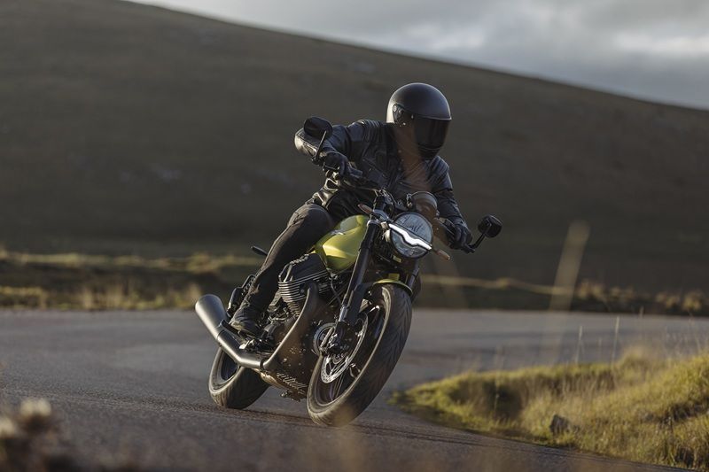 01 Moto Guzzi V7 Sport