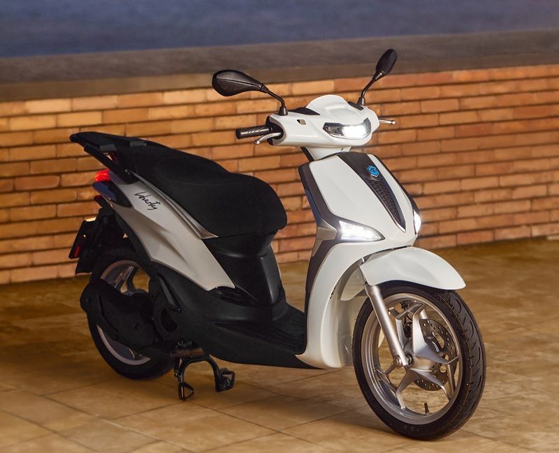 01 Piaggio Liberty 125 Bianco Luna
