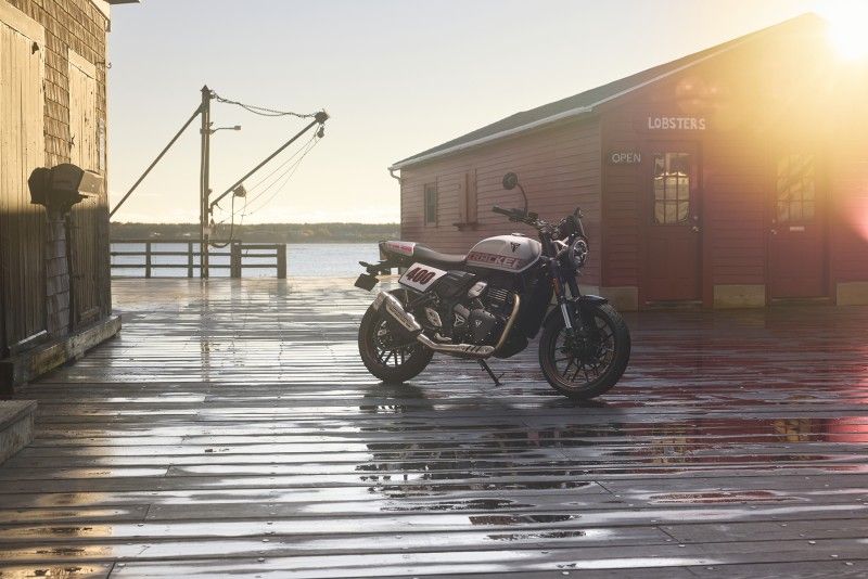 NDP TRIUMPH TRACKER THRUXTON 400 82