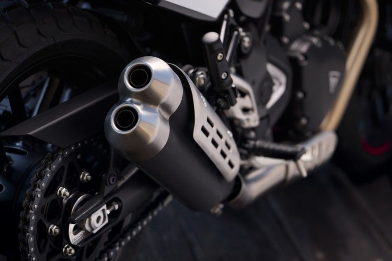 NDP TRIUMPH TRACKER THRUXTON 400 89