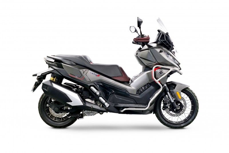 VOGE SR450ADV studio 06