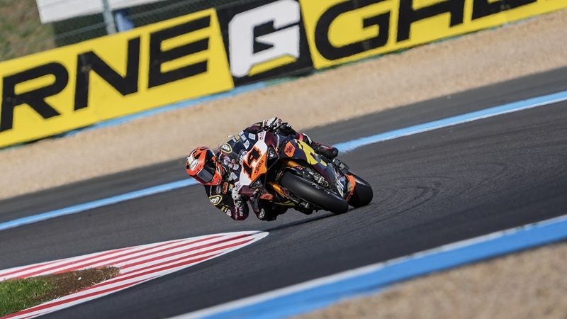 50942 R9 JDR WSBK ACTION