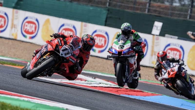 54448 R9 JDR WSBK ACTION