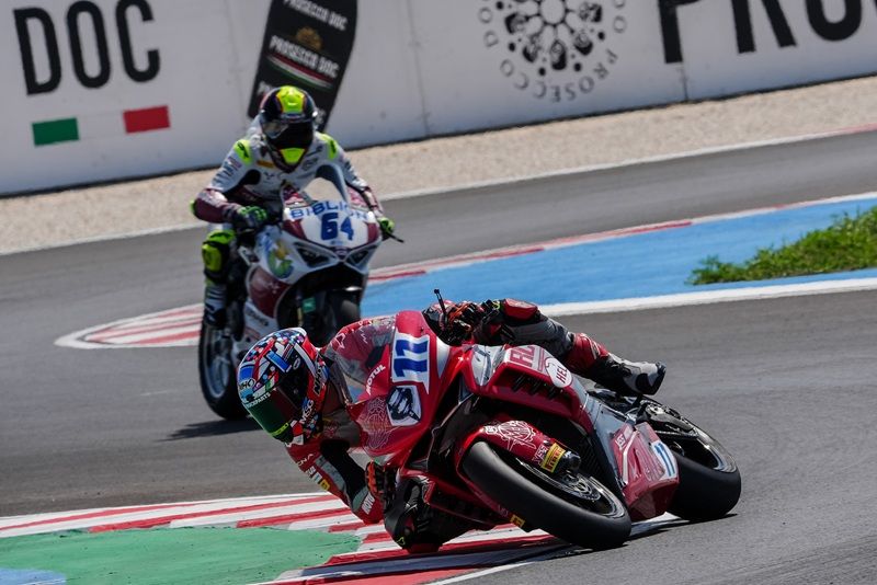 51610 R8 JDR WSBK ACTION