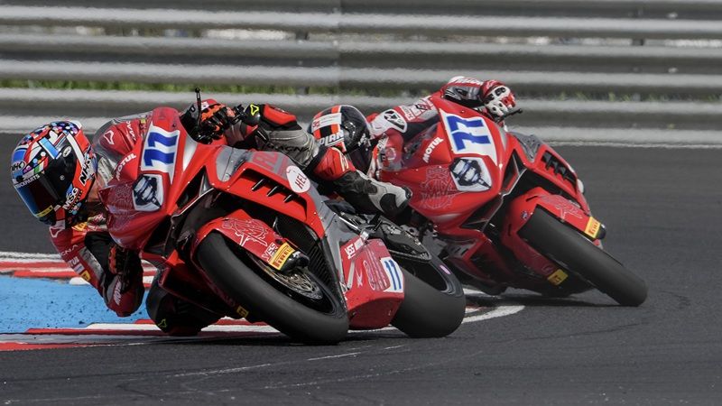 53616 R8 JDR WSBK ACTION