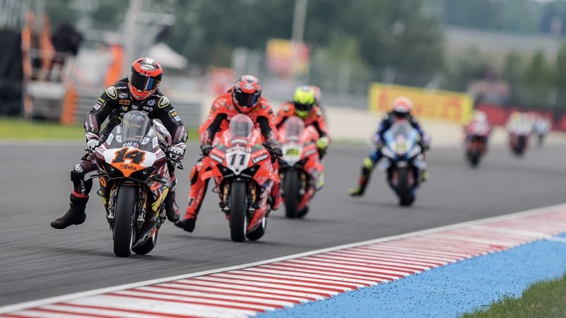 55143 R8 JDR WSBK ACTION