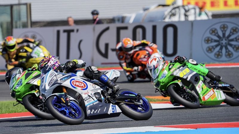 54080 R9 JDR WSBK ACTION
