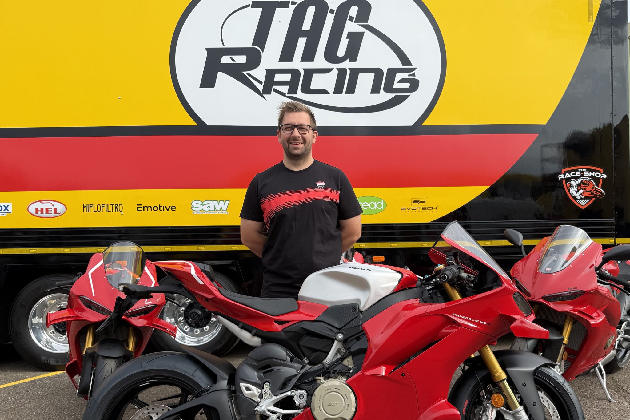 TAG Racing Ducati 4 2048x1366