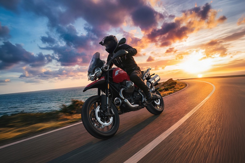 06 Moto Guzzi V85 Strada