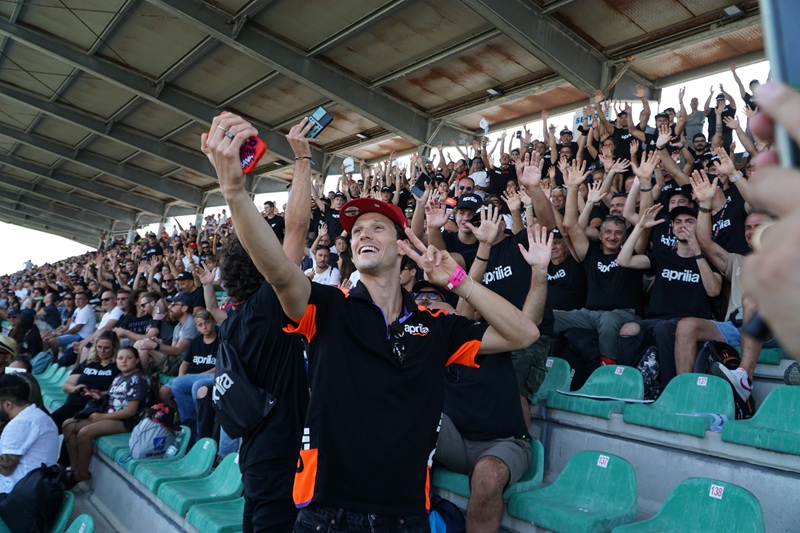 apriliaracing tribunaaprilia misano 01