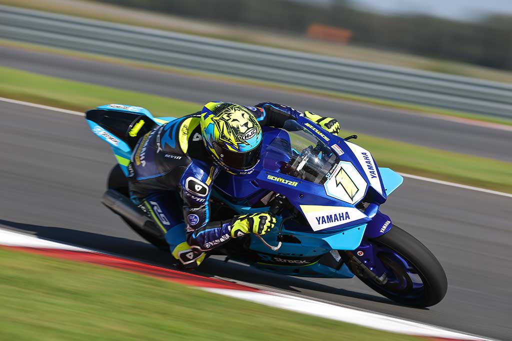 STRACK RACING YAMAHA 01