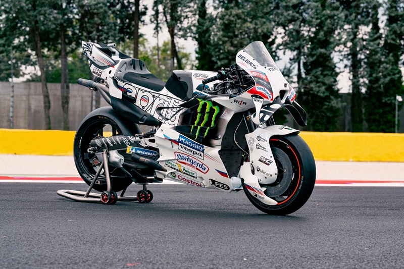 apriliaracing perlabiancalivery 2026 01