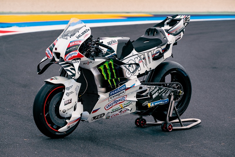 apriliaracing perlabiancalivery 2026 04