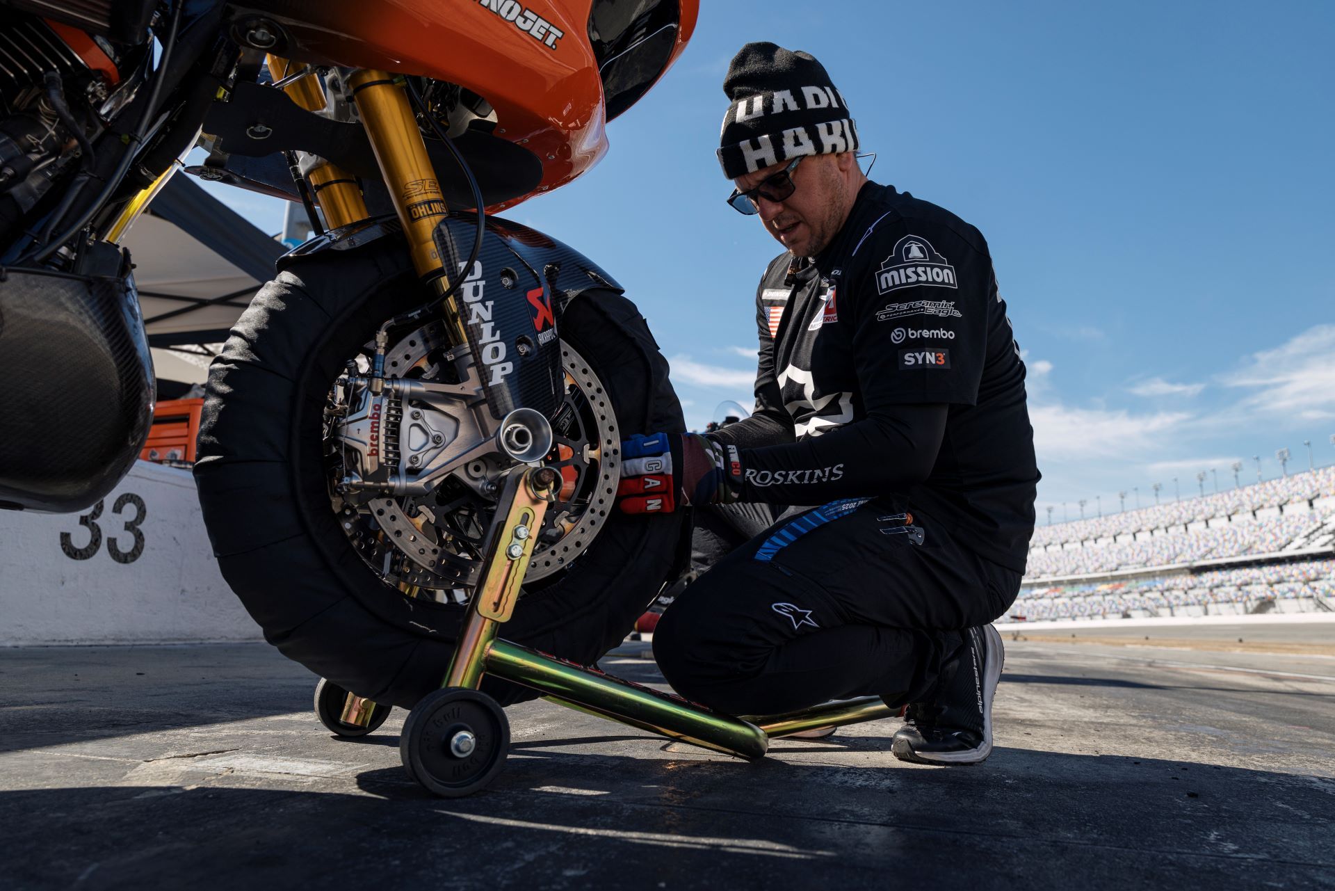 Dunlop official tire supplier of Harley Davidson Bagger World Cup 02