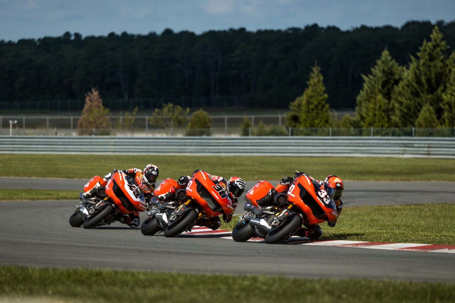 Dunlop official tire supplier of Harley Davidson Bagger World Cup 04