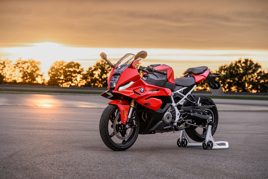 P90659838 lowRes bmw f 450 rr