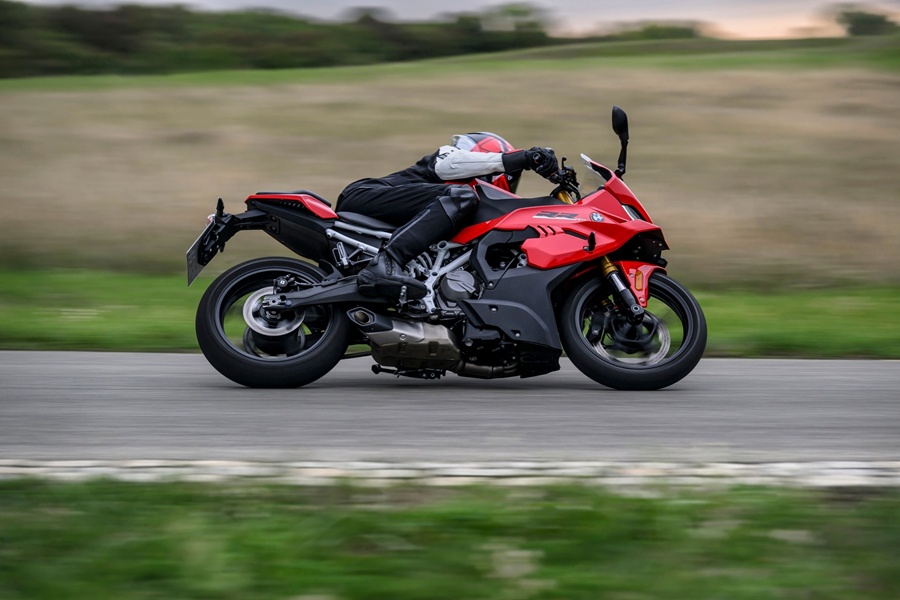 P90659851 lowRes bmw f 450 rr