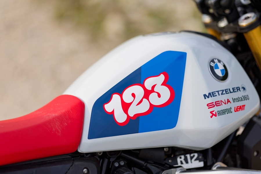 P90647876 lowRes bmw r 12 g s gs trop