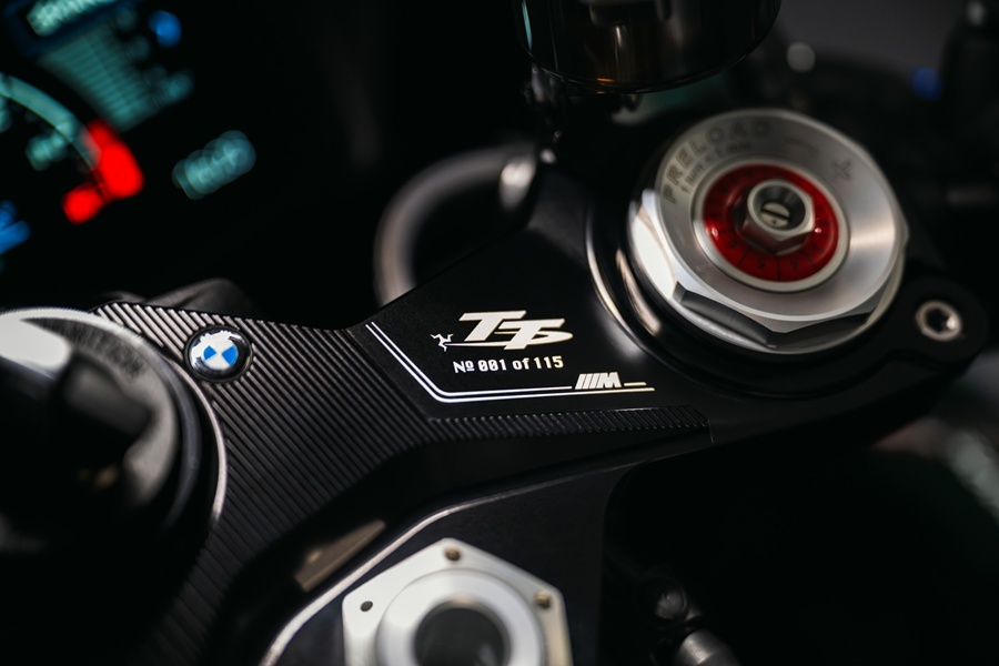 P90640689 lowRes bmw m 1000 rr limite