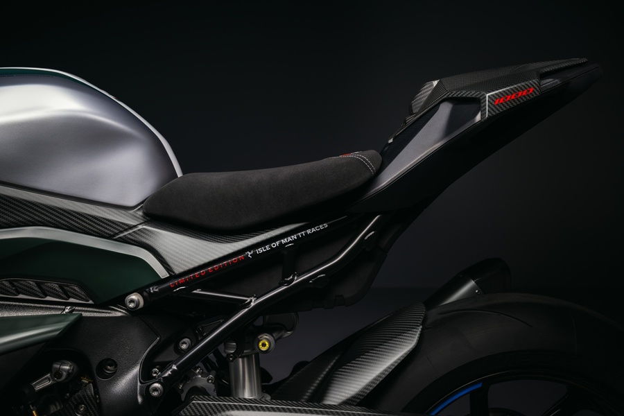 P90640694 lowRes bmw m 1000 rr limite