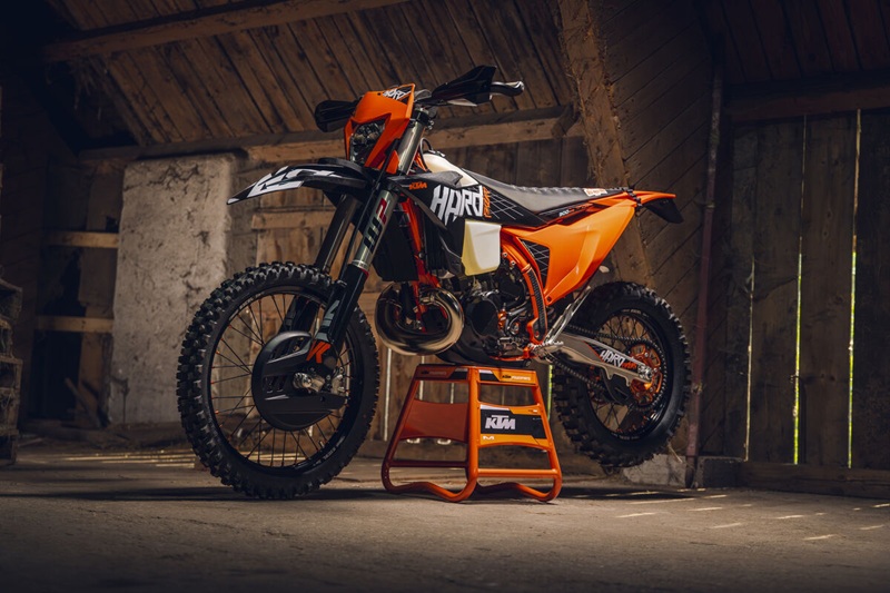765434 MY27 KTM 300 EXC HARDENDURO Static HARDENDURO
