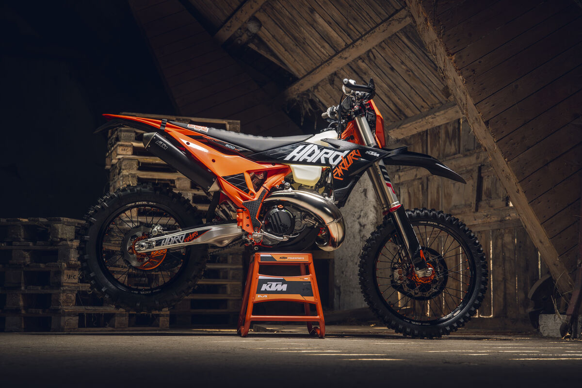 765444 MY27 KTM 300 EXC HARDENDURO Static HARDENDURO