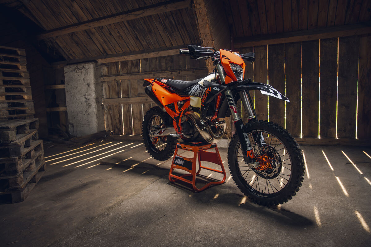 765455 MY27 KTM 300 EXC HARDENDURO Static HARDENDURO