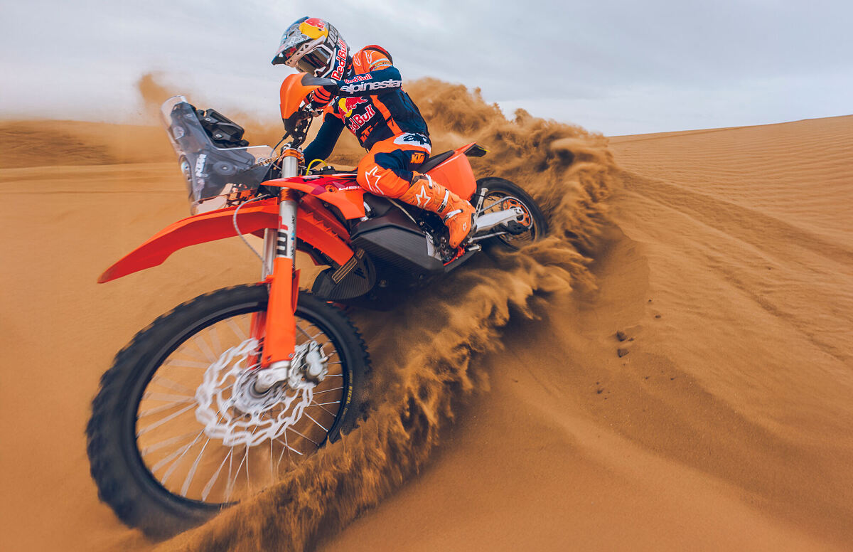 741565 MY27 KTM 450 RALLY REPLICA ACTION LUCIANO BENAVIDES ACTION LUCIANO BENAVIDES