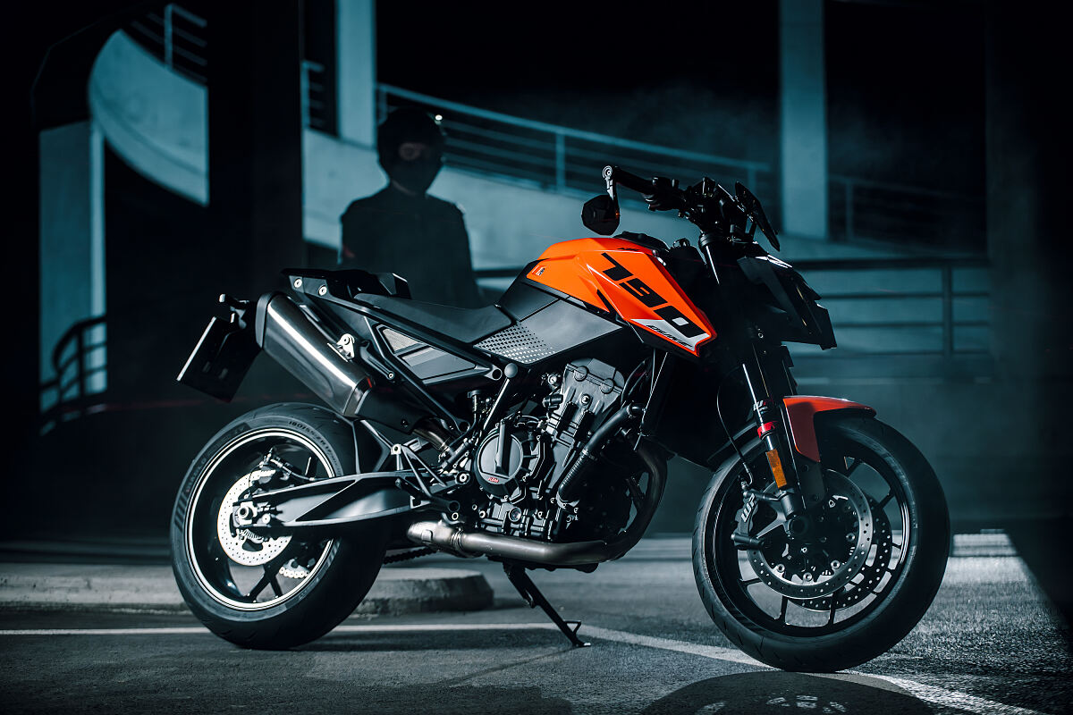 MY27 KTM 790 DUKE 11