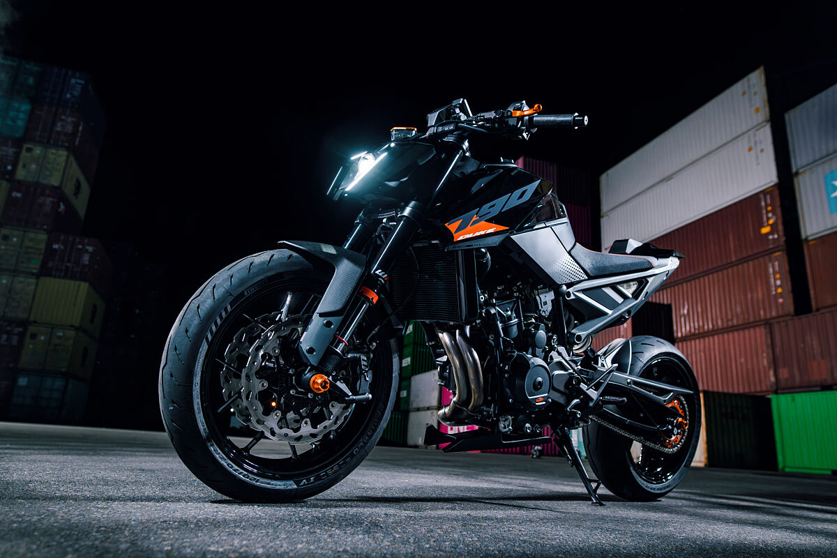 MY27 KTM 790 DUKE 7