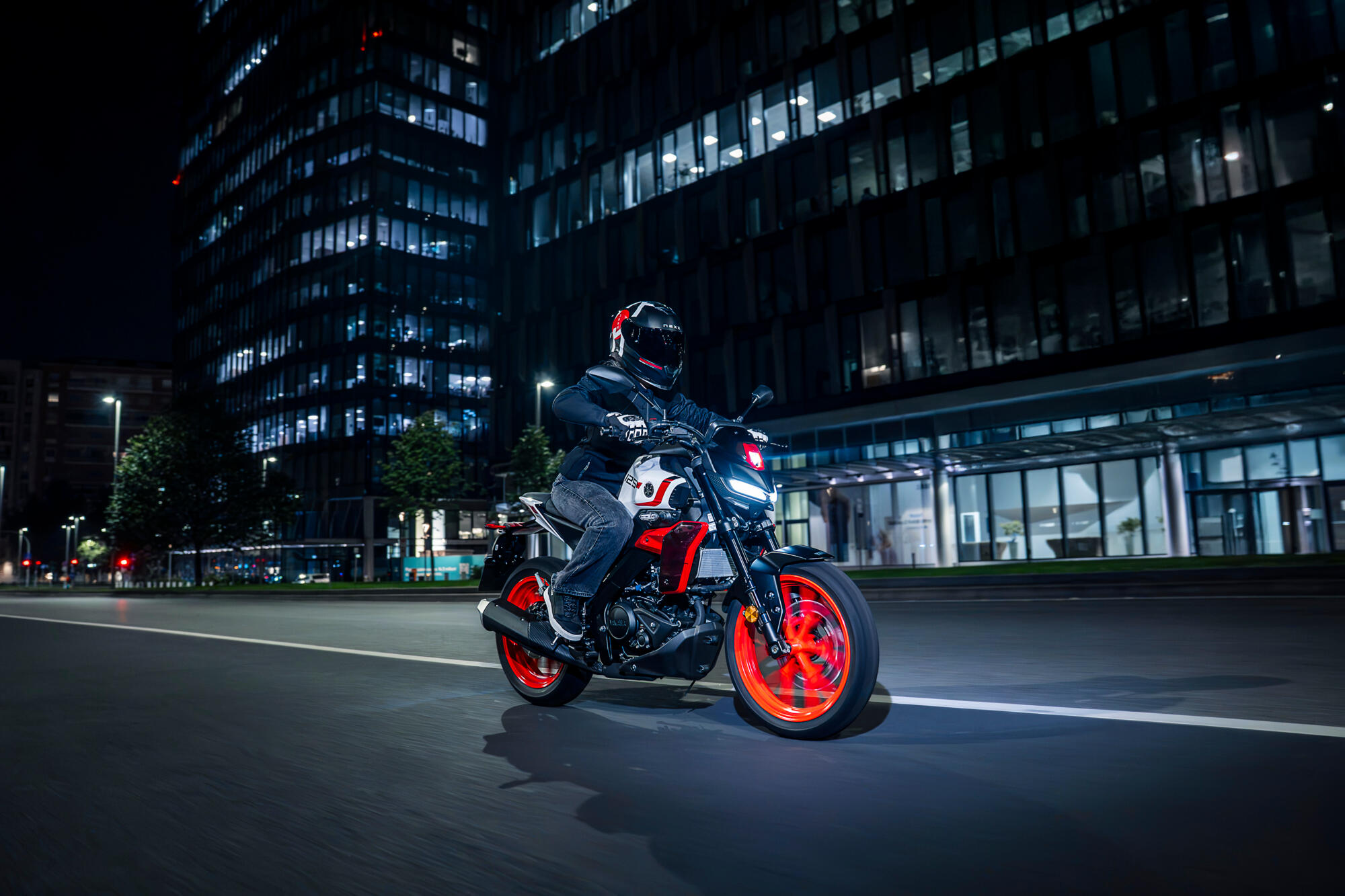 2027 Yamaha MT125A EU Redline White Action 002 01