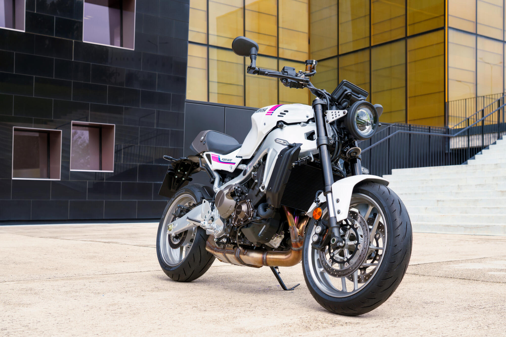 2027 Yamaha XS850 EU Neon White Static 001 03