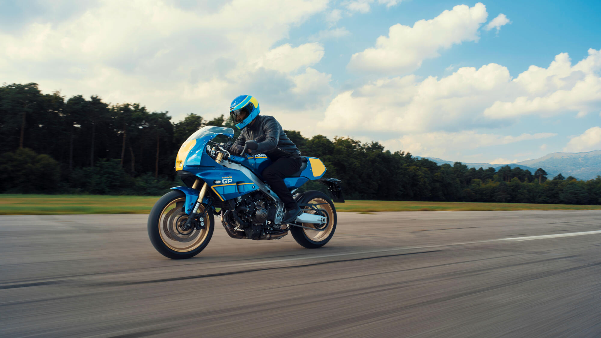 2027 Yamaha XS850 S EU Legend Blue Action 001 03