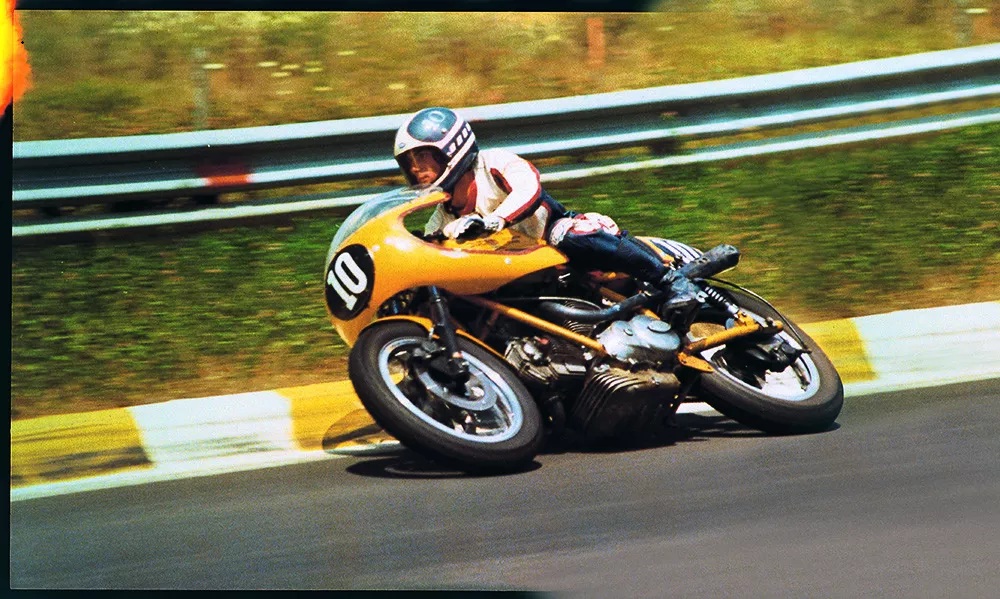 19869a303a952efda28b3817237f94b4 m