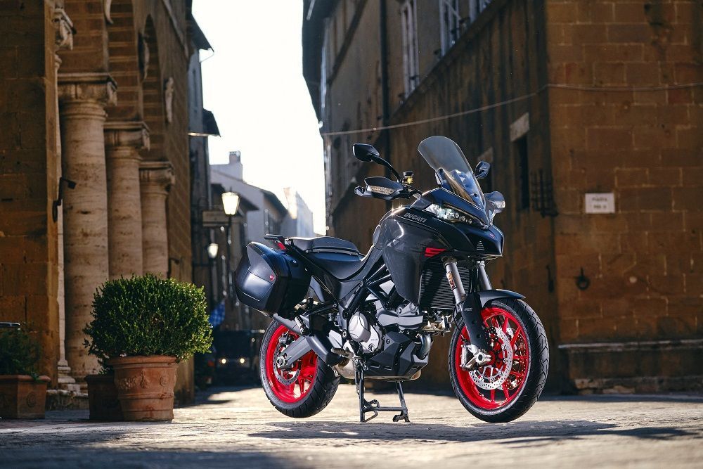 MY22 Ducati Multistrada V2S Grey DYN 98 UC338697 High