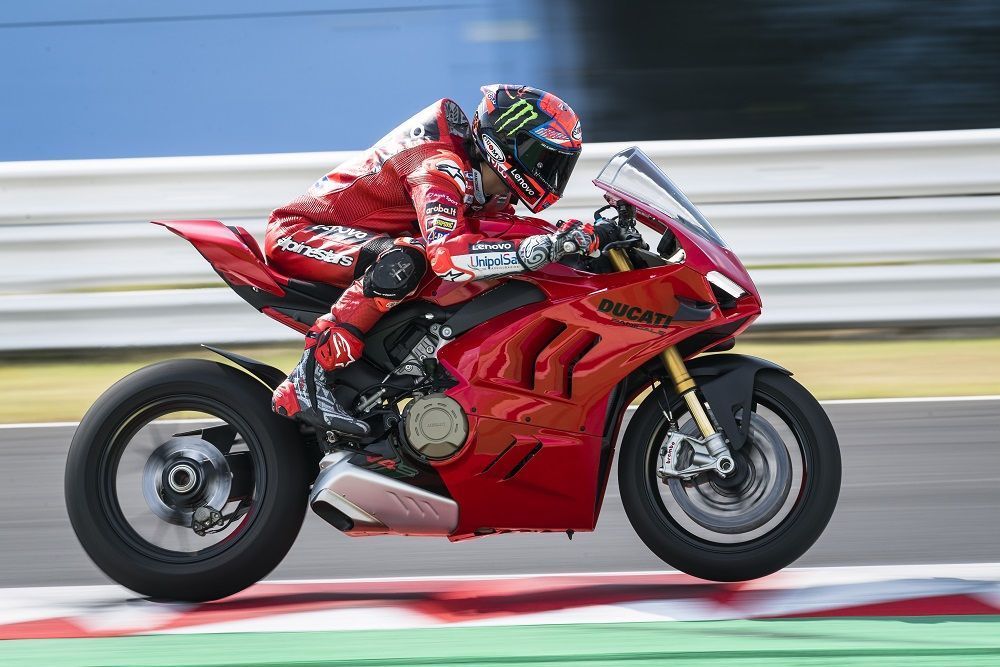 MY22 Ducati PanigaleV4S 104 UC354217 High