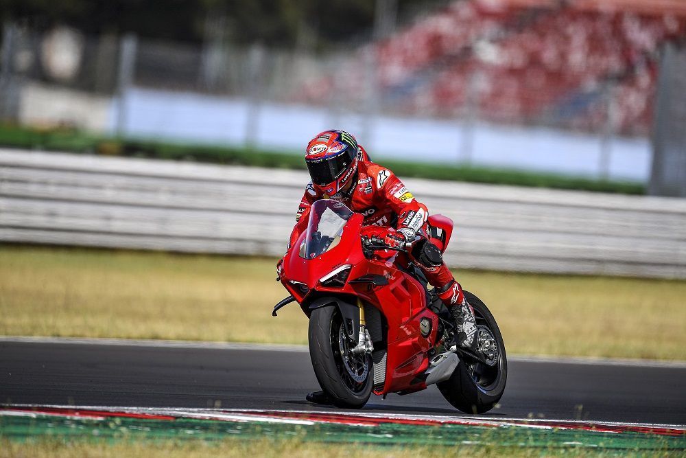 MY22 Ducati PanigaleV4S 139 UC354181 High