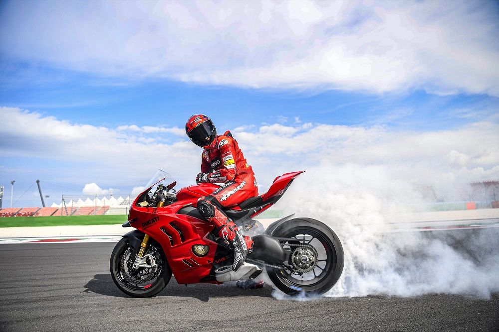 MY22 Ducati PanigaleV4S 144 UC354184 High