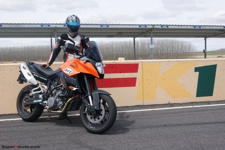 sergio posando KTM