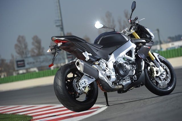 30 Tuono V4 R